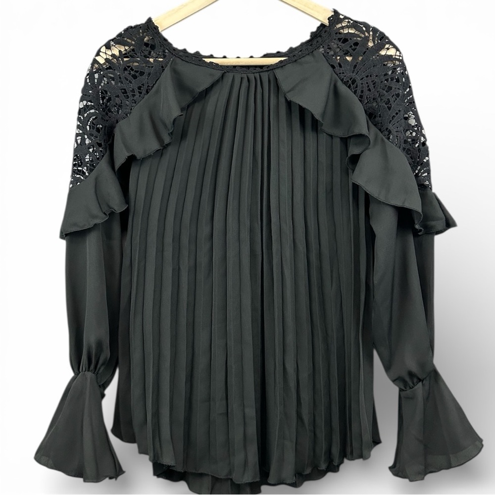 Crochet Shoulder Long Sleeve Pleated Top Size Large